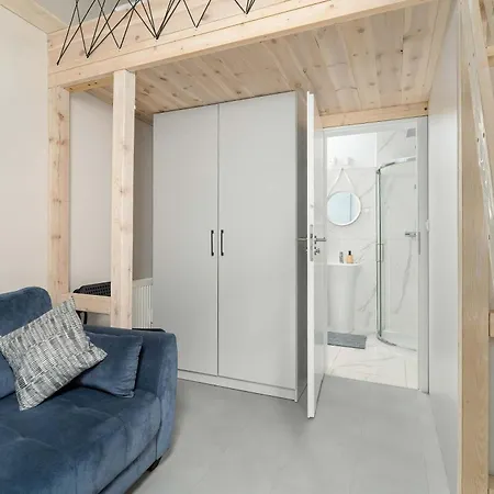 아파트 Cosy With Mezzanine In Close To The Old Market Square By Renters 포즈난