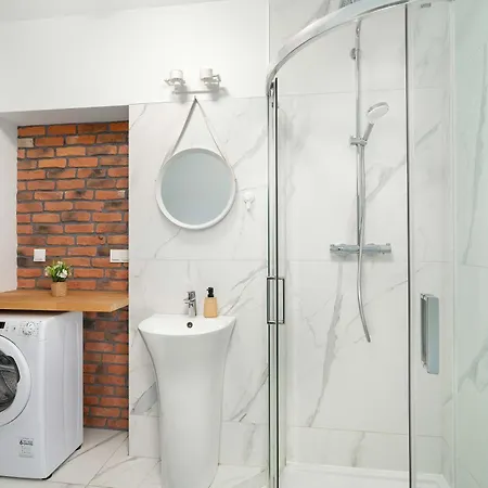 Cosy With Mezzanine In Close To The Old Market Square By Renters * 포즈난